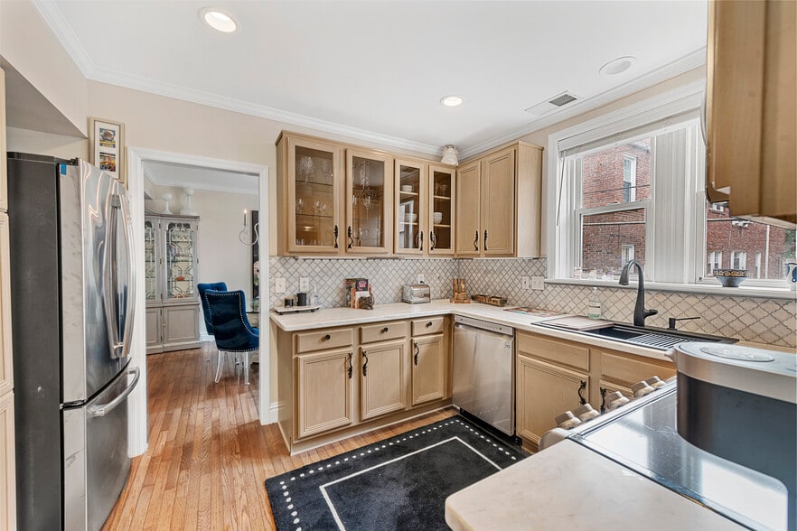 New appliances - 7538 Wydown Blvd