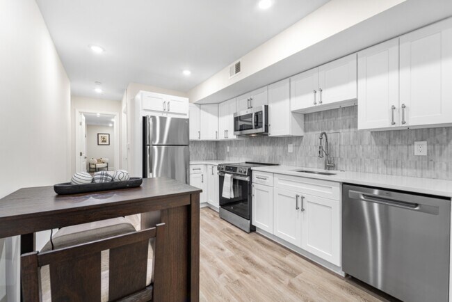 Building Photo - 2341 N College Ave