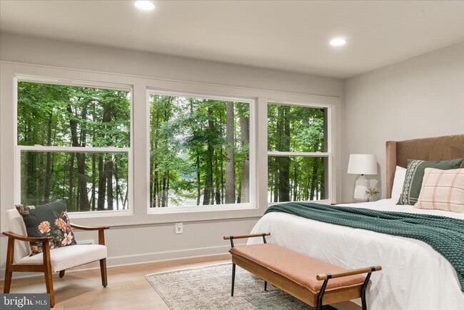 Building Photo - 4386 Lakewood Dr