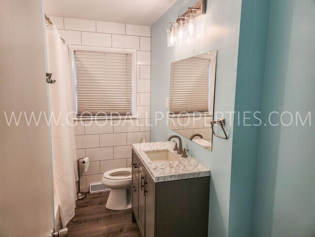 Building Photo - Charming 4-Bedroom Ranch in West Des Moines with a fenced in yard and a finished basement!!