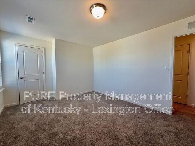 Building Photo - 852 Halford Pl