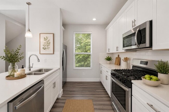 Building Photo - 6109 Cherrylawn Cir