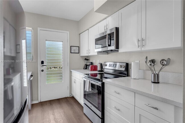 Building Photo - 10006 E Bay Harbor Dr