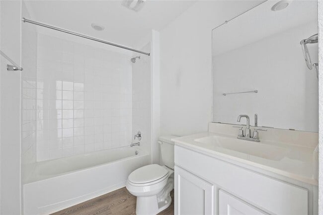 Building Photo - 212 Sweetwater Crk Ln