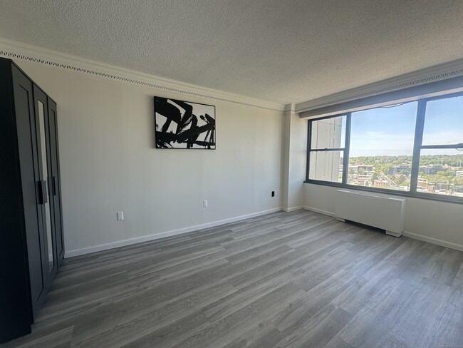 Building Photo - 44 Strawberry Hill Ave