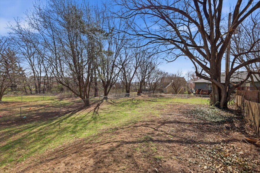 fenced yard - 13751 West 62nd Street