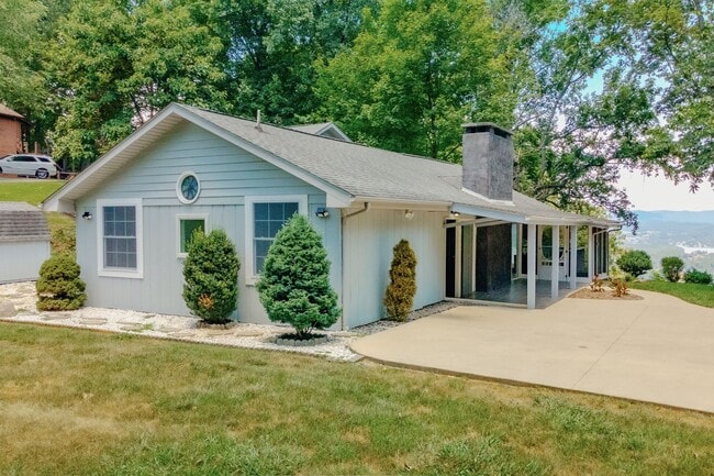 Building Photo - Scenic Lakeview Rental located on Boatman'...
