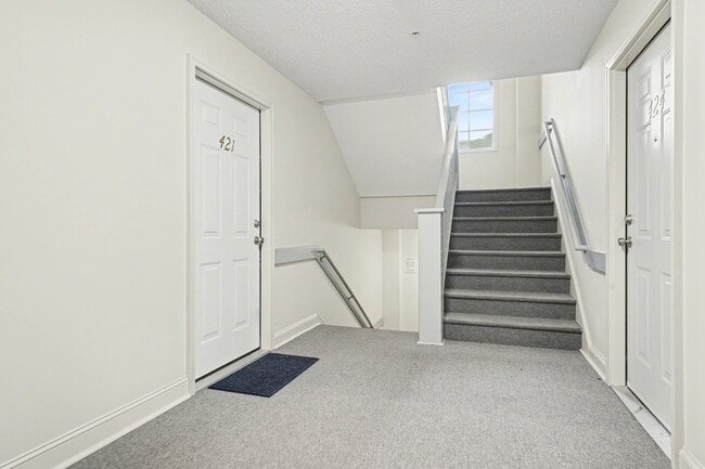 Building Photo - 421 Rivertree Ln