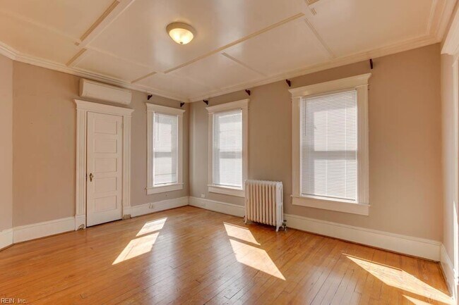 Building Photo - 1051 Naval Ave