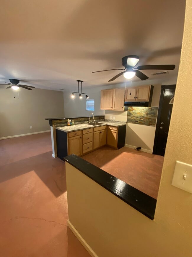 Building Photo - 3540 N Foster Dr