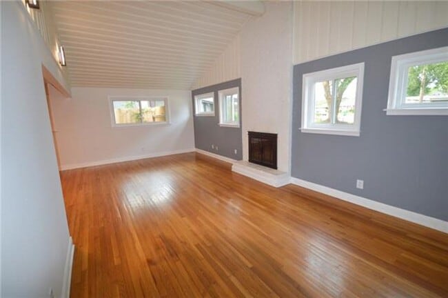 Building Photo - River Ridge Home Rental