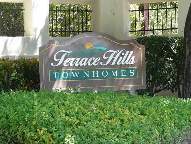 Building Photo - Bright and Spacious 2 Bedroom 2.5 Townhouse in Desirable Terrace Hills Community