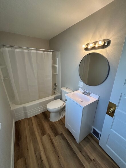 Building Photo - 611 S Hawthorne Ave