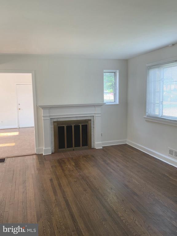 Building Photo - 4410 Woodfield Rd