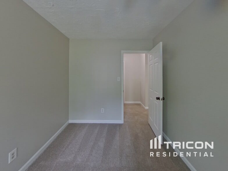Building Photo - 5242 Selene Dr