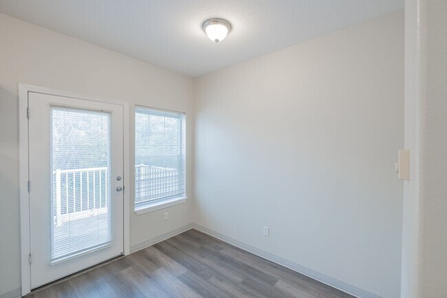 Building Photo - Stylish 2-Bedroom Condo Near OSU – Spaciou...