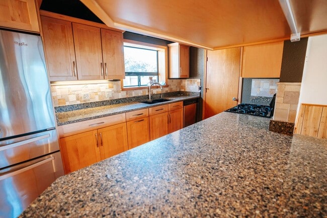 Building Photo - Single Family Home in Mckinleyville!