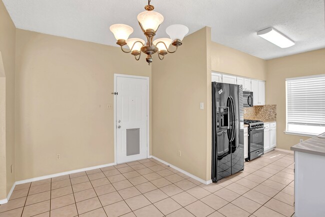 Building Photo - 16412 Framingham Cir