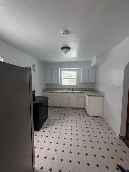 Building Photo - 980 De Couagne Dr