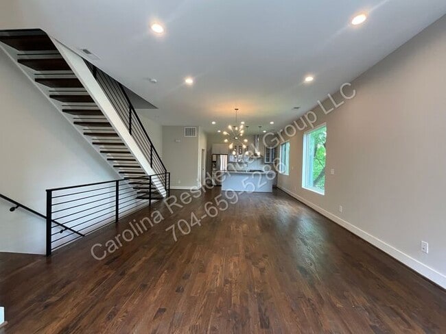 Building Photo - 1012 Westbrook Dr
