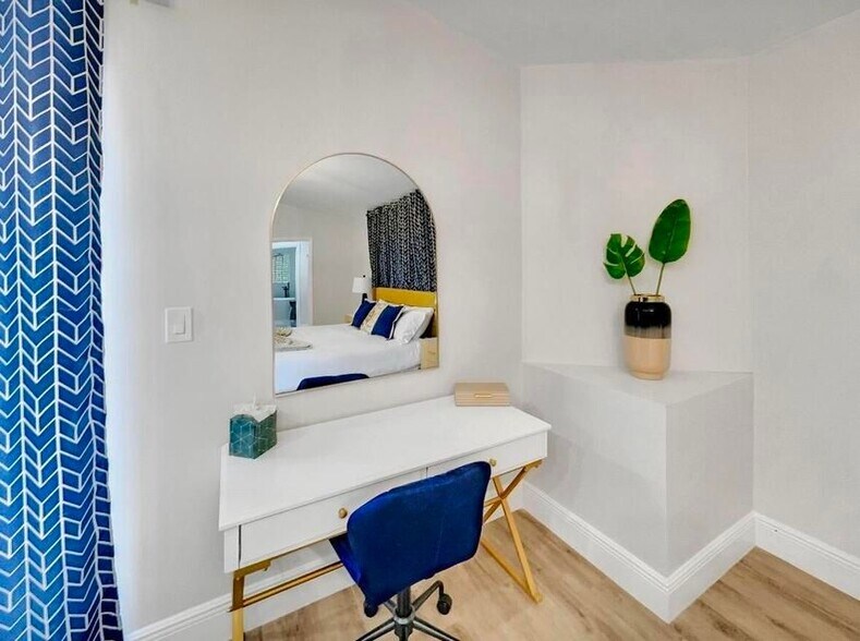 Building Photo - 5940 NE 22nd Ave