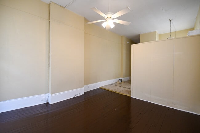 Building Photo - 1812 Dante St
