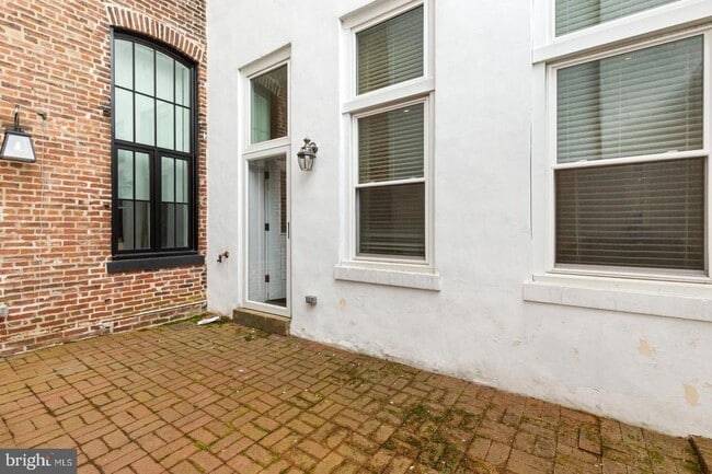 Building Photo - 12 Letitia St