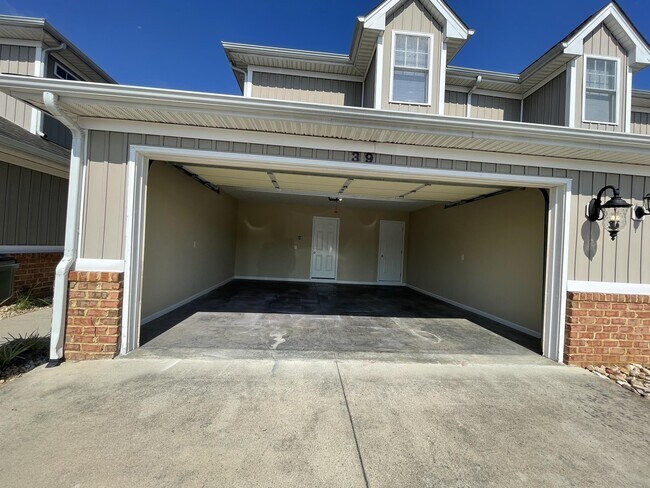 Building Photo - 39 Abbey Ct