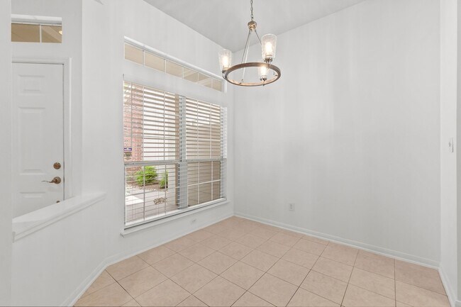 Building Photo - 72 S Piper Trace