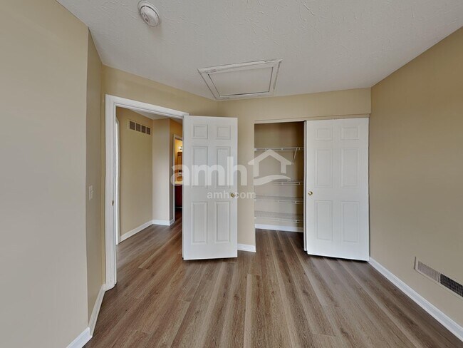 Building Photo - 700 Berlander Dr