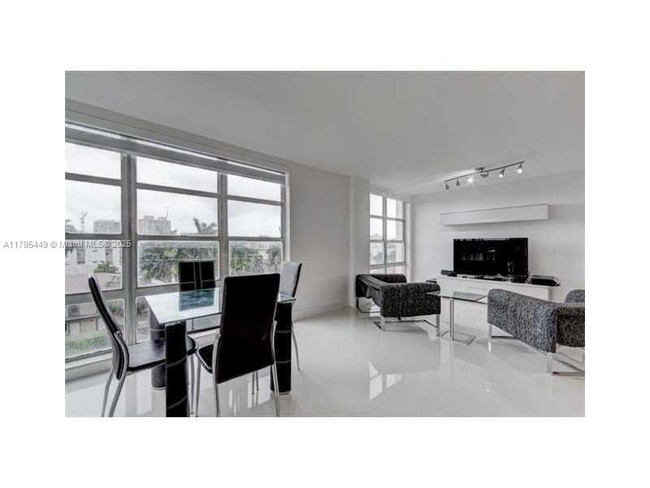 Building Photo - 9800 W Bay Harbor Dr