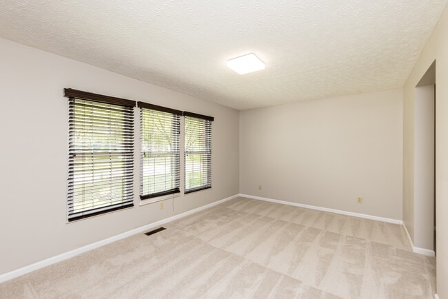 Building Photo - 6085 Tara Hill Dr