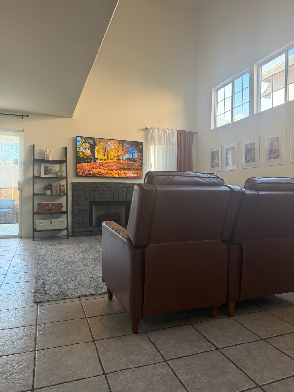 Building Photo - 2406 Maravilla Way