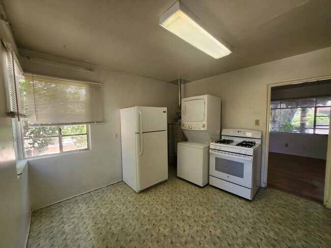 Building Photo - 4019 Roma Ave NE