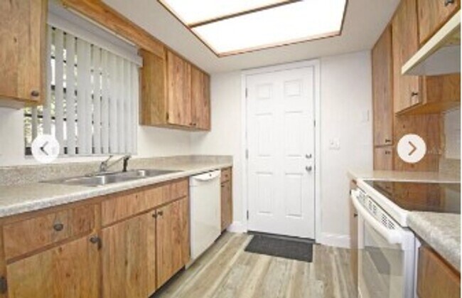 Building Photo - 2112 Oak Chace Ct