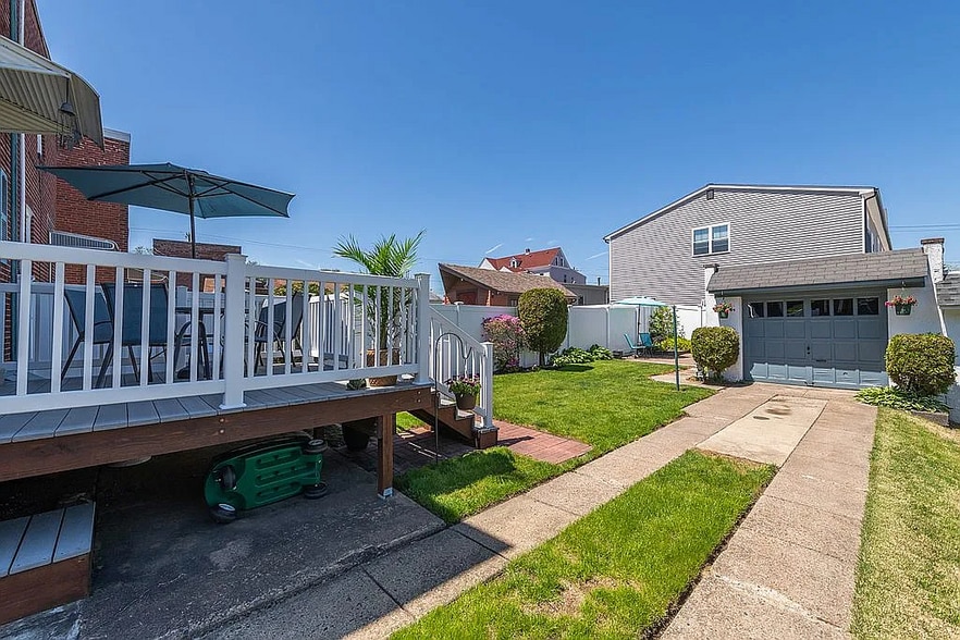 Porch, garage, patio - 17 Elm Ave