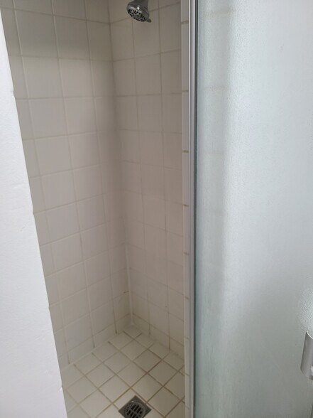 Building Photo - 2026 Hermosa Ave