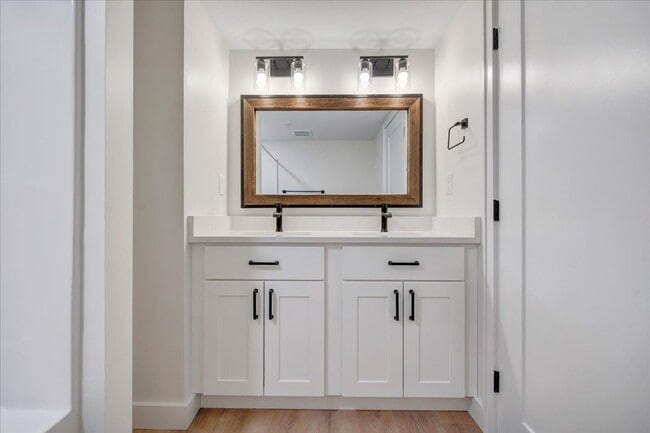 Building Photo - Newly Renovated 2BR Apartment in Vinton - Premium Finishes!