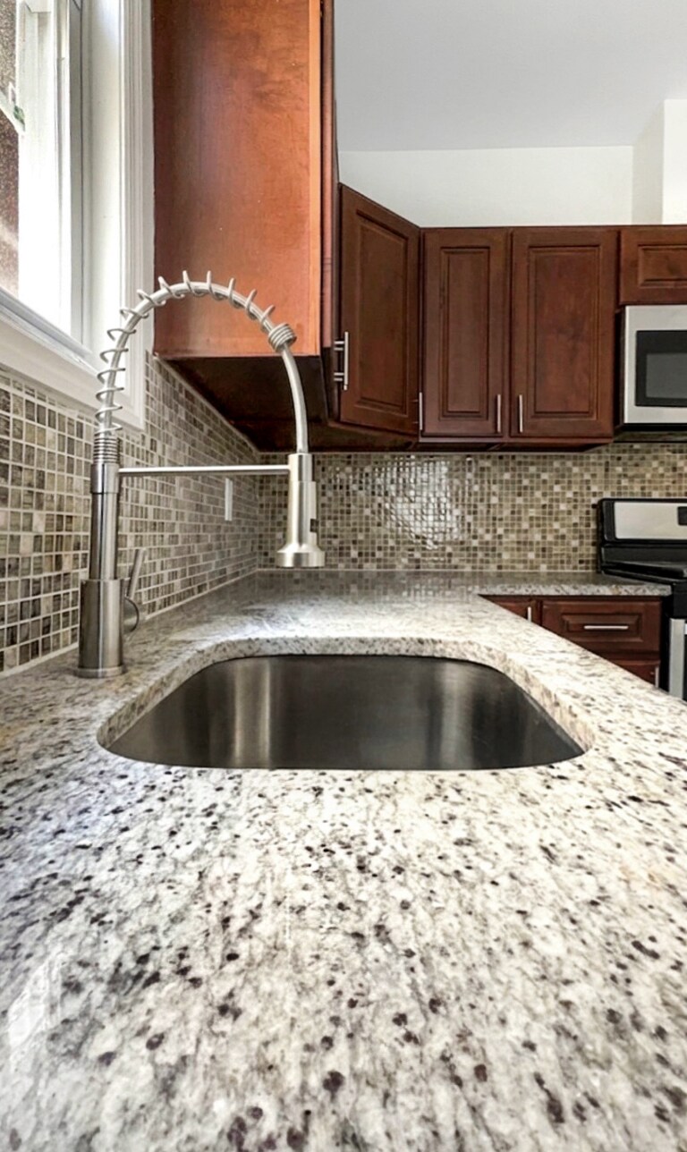 Building Photo - 132 Bayview Ave