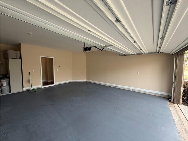 Building Photo - 4525 Highfield Dr