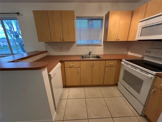 Building Photo - 1261 SE 27th St