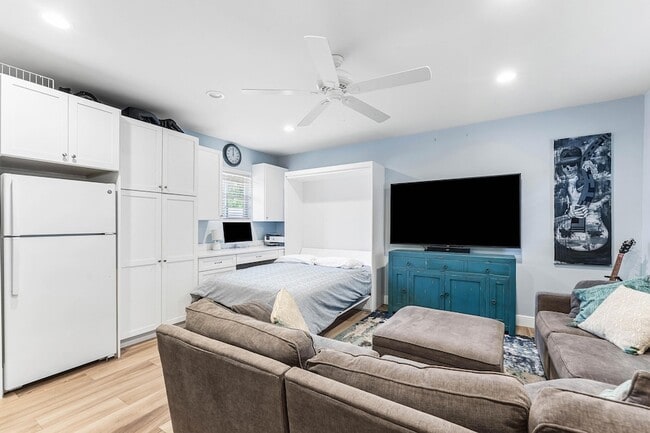 Building Photo - 20 NW 11th St