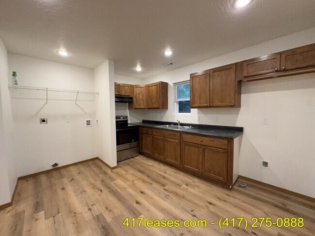 Building Photo - 2618 N Pierce Ave