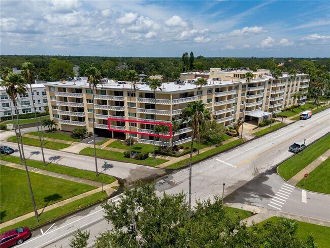 Building Photo - 1200 N Shore Dr NE
