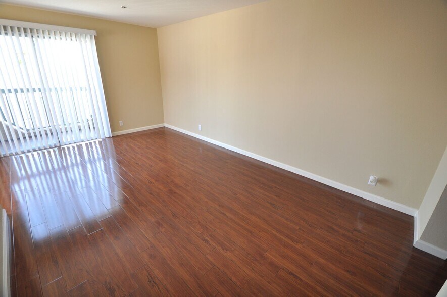 Building Photo - 5002 Tujunga Ave