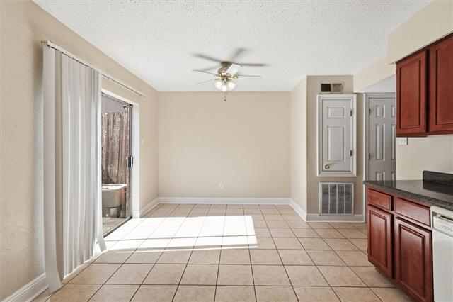 Building Photo - 1729 Newport Pl