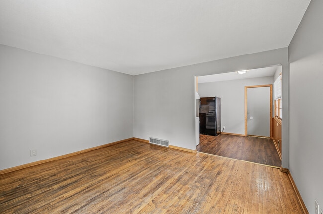 Building Photo - 841 25th Ave SE