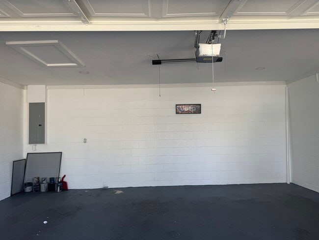 Building Photo - 14903 Southfork Dr