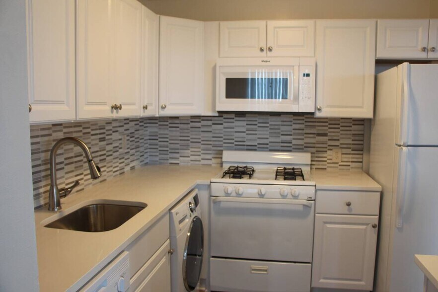 Building Photo - 1512 S Arlington Ridge Rd