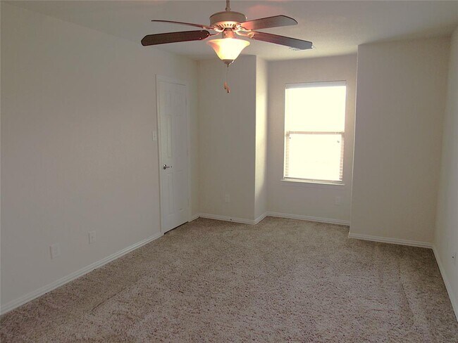 Building Photo - 24434 Sundance Spring Dr